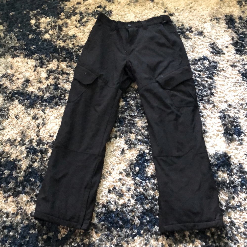 Black snow pants. Size Medium. Worn only a few times!